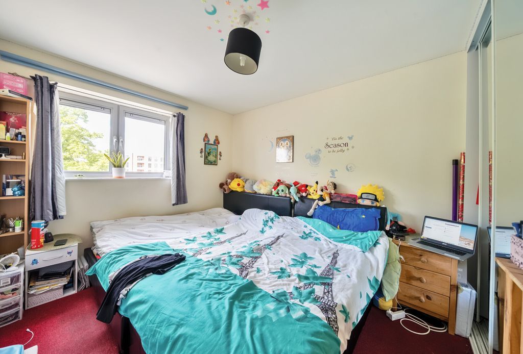 Property photo 3 of 8 19-681B42Dee3d60-...