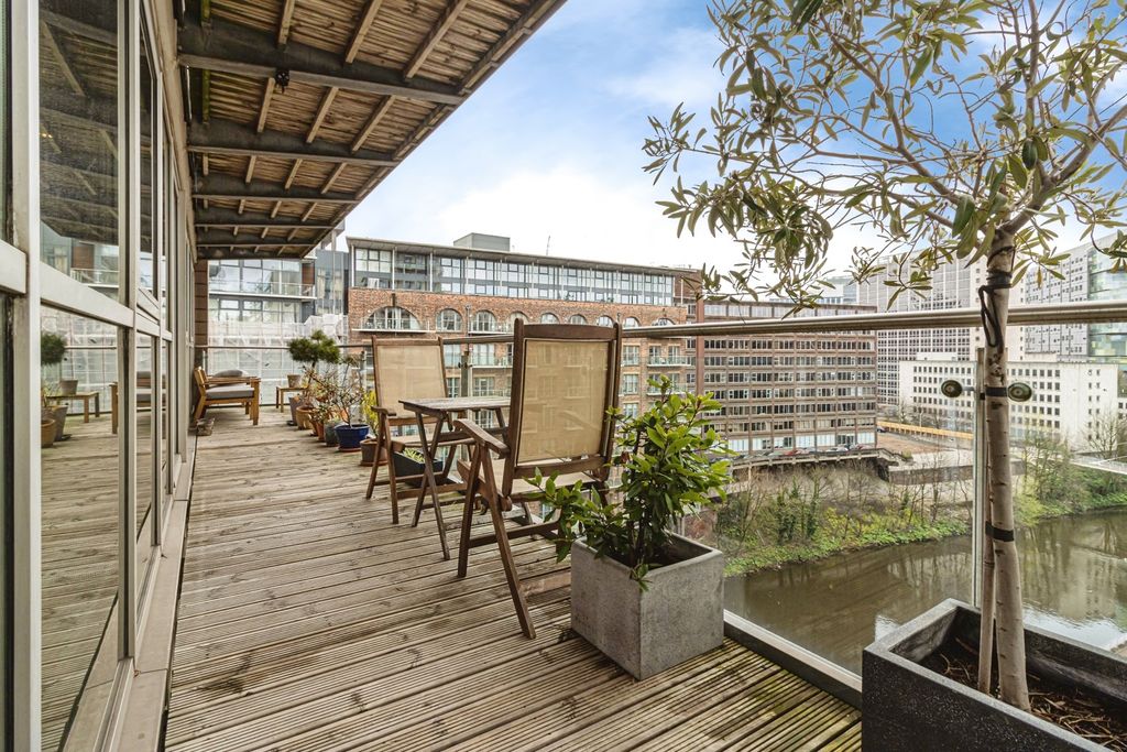 Property photo 3 of 11 Photo