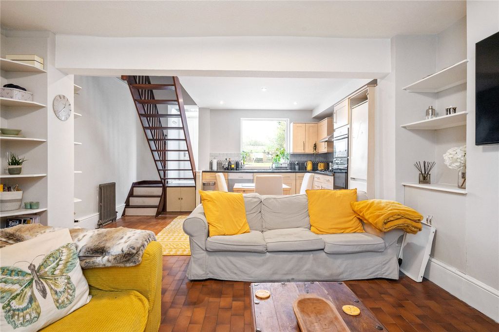 Property photo 3 of 21 Reception/Kitchen