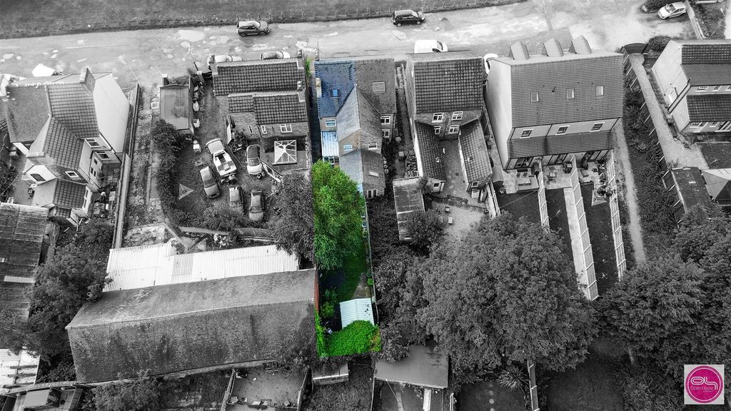 Property photo 2 of 27 Park Road, Church Gresley (4).Jpg