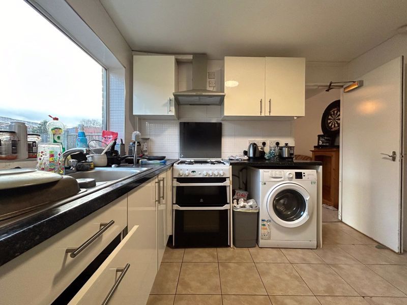 Property photo 2 of 7 Photo 3