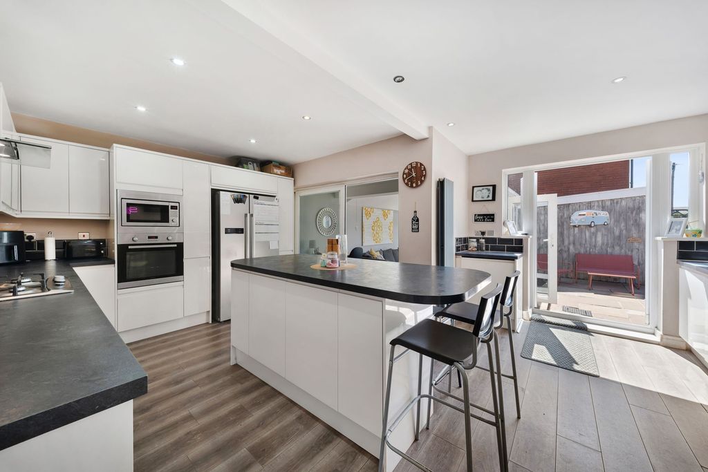 Property photo 2 of 37