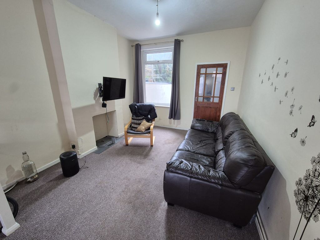 Property photo 3 of 10 Dining Area