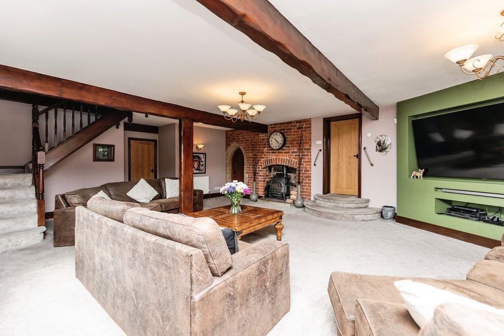 Property photo 2 of 32