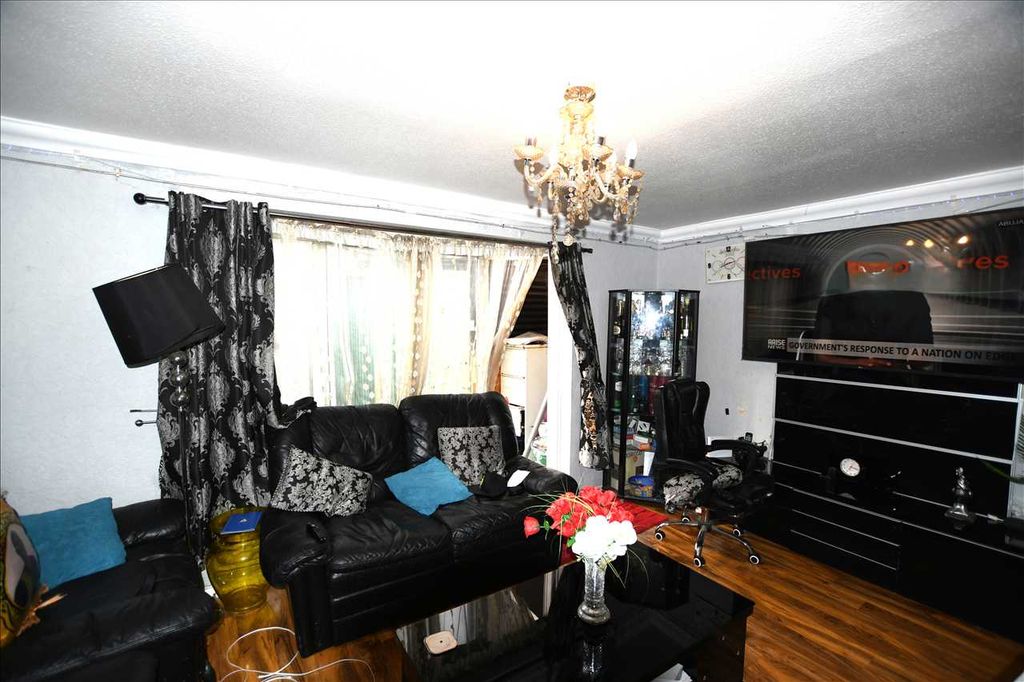 Property photo 2 of 11 Reception