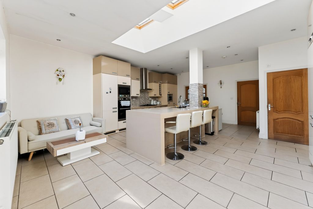 Property photo 2 of 34 Kitchen/Diner