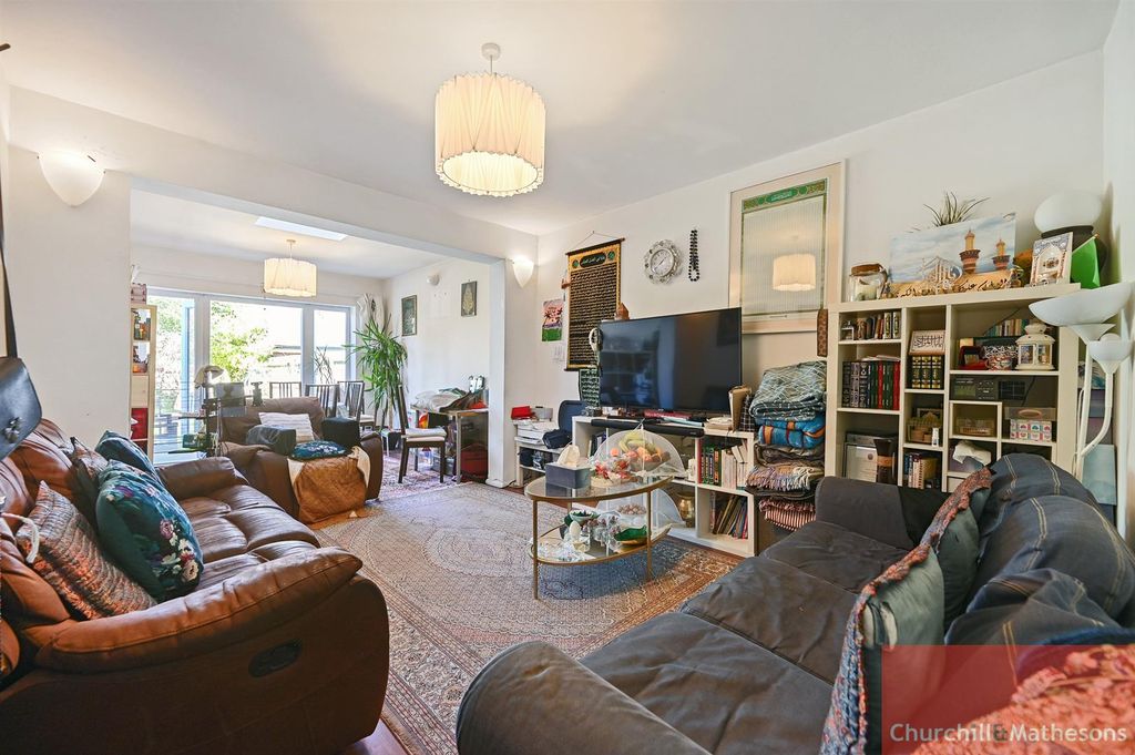 Property photo 3 of 11