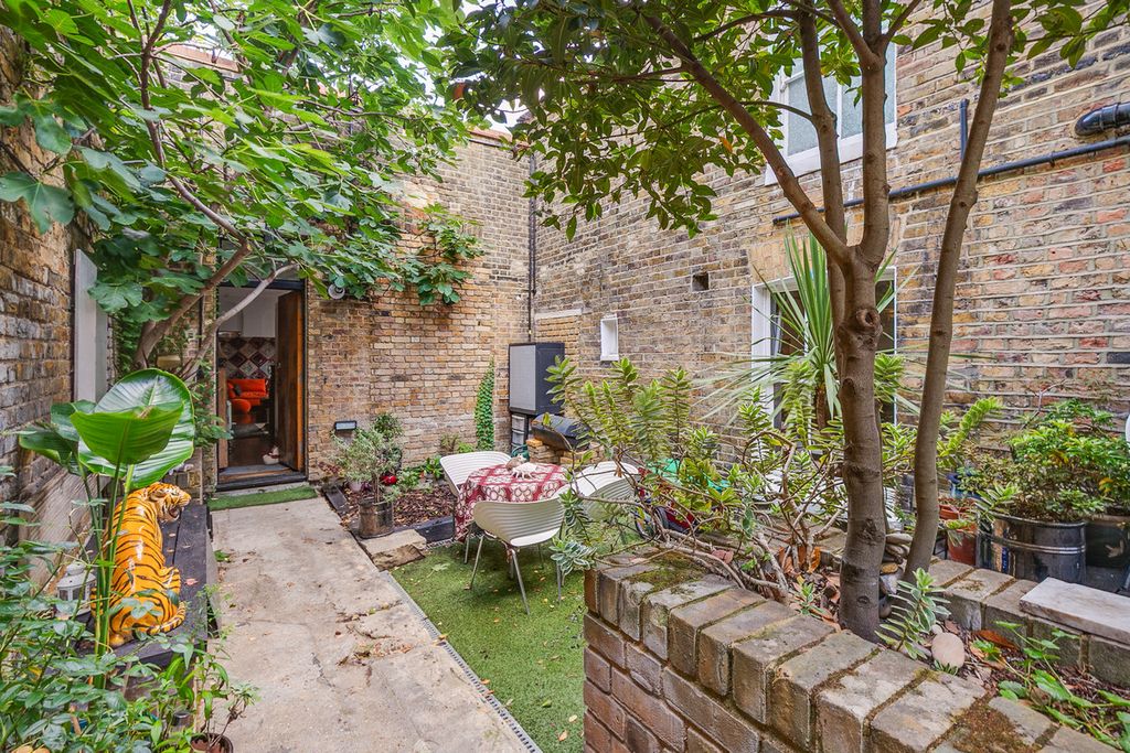 Property photo 3 of 21