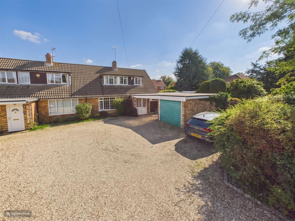 Property photo 1 of 17 Cam05510G0-Pr0295-Still016-001.Jpg
