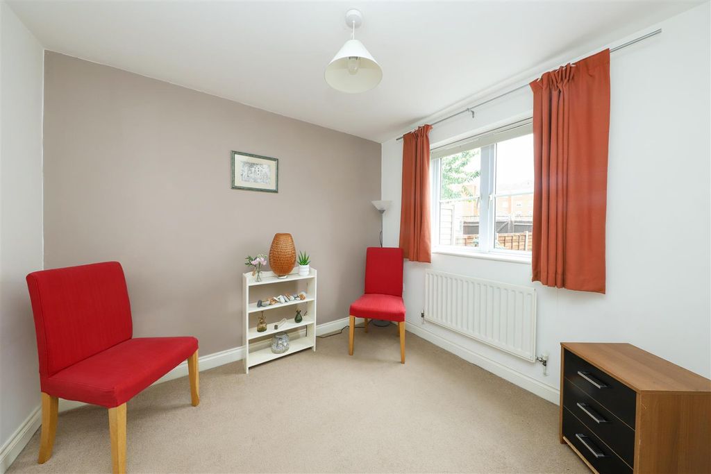 Property photo 2 of 18 Bedroom
