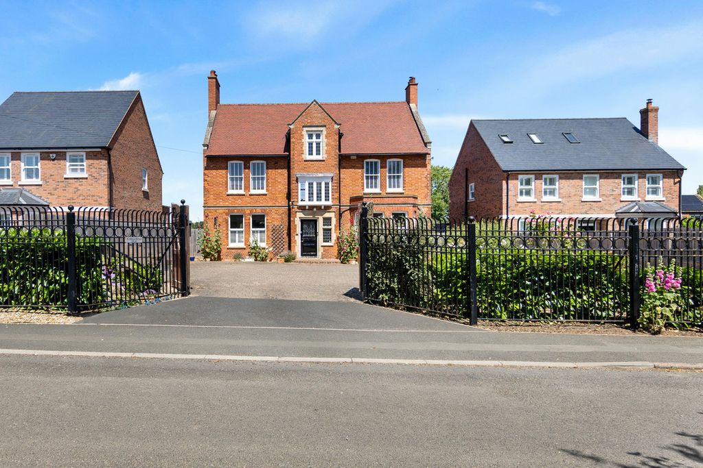 Property photo 1 of 50