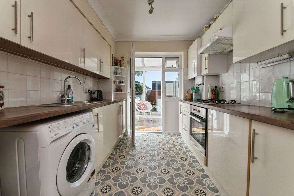 Property photo 2 of 16 Photo