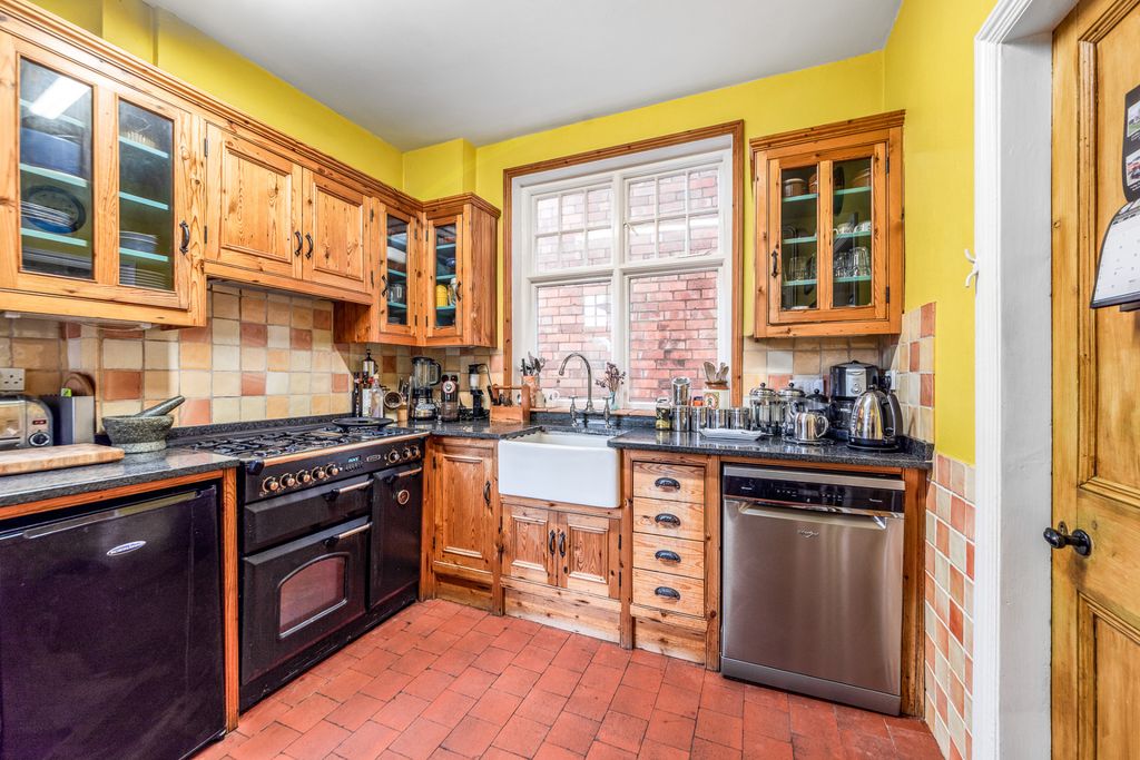 Property photo 2 of 22