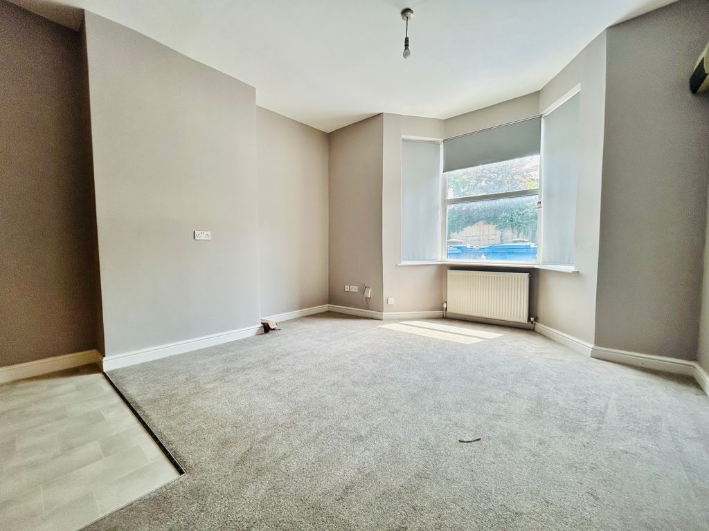 Property photo 2 of 5 Living Room