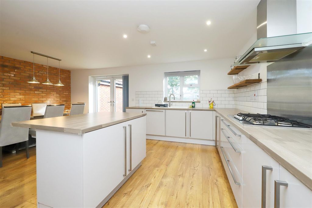 Property photo 2 of 18 Kitchen