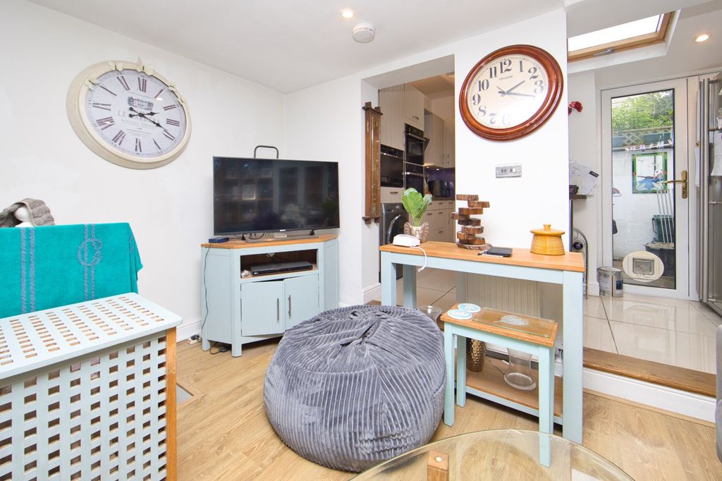 Property photo 3 of 11 Picture 3