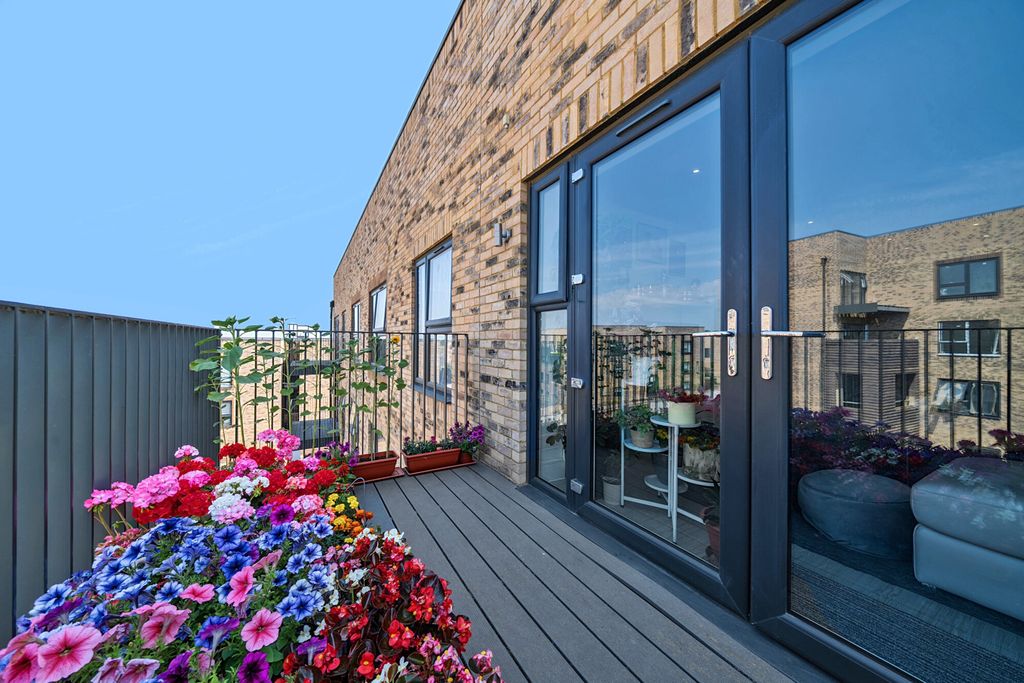 Property photo 2 of 21 Balcony