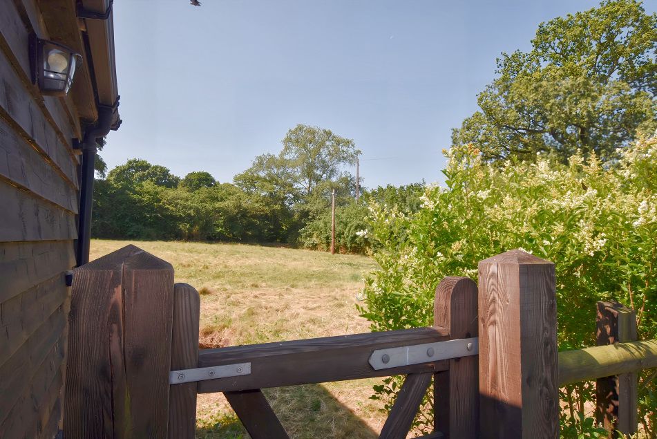 Property photo 3 of 19 Padock 1