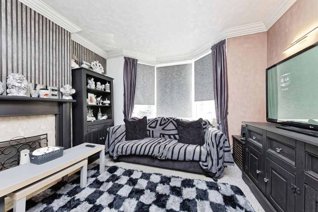 Property photo 3 of 17 Pbox-Img.Jpg