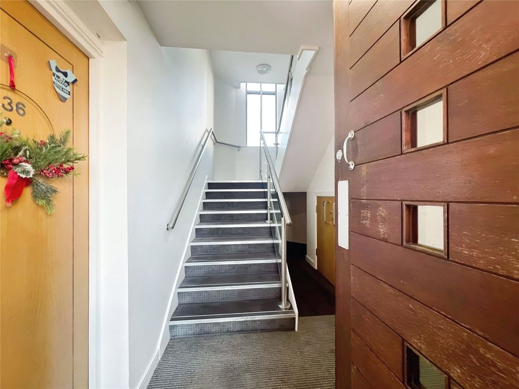 Property photo 2 of 14 Entrance