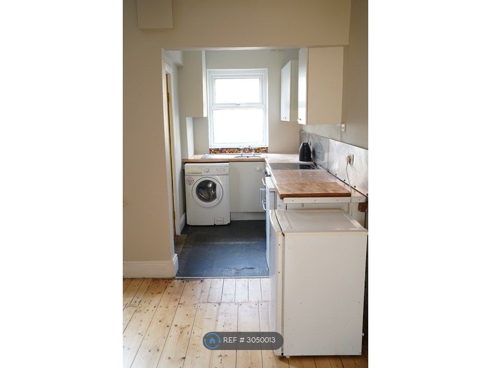 Property photo 3 of 12 Kitchen
