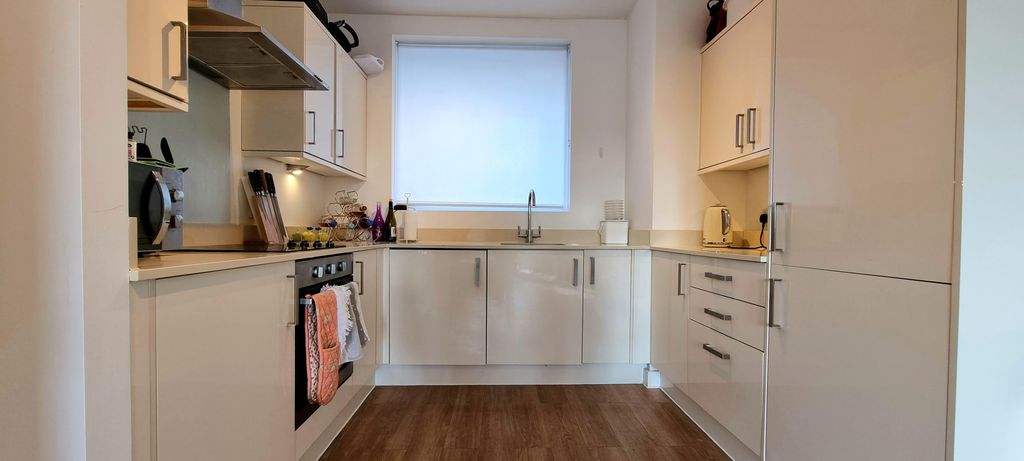 Property photo 2 of 7 Kitchen