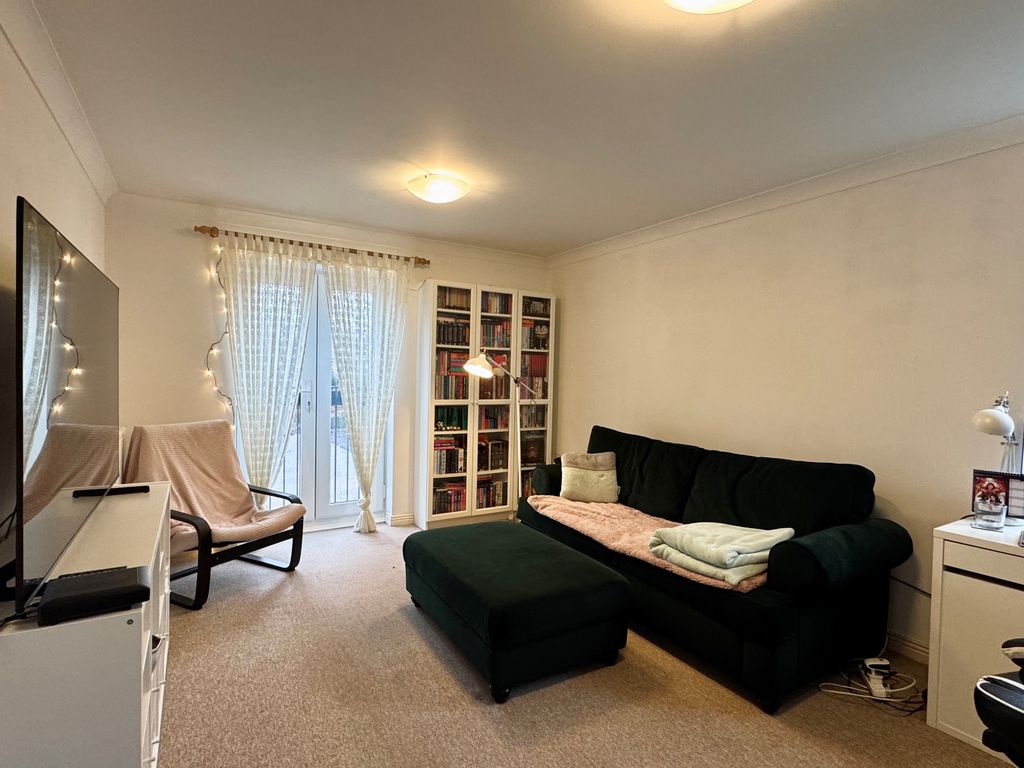 Property photo 2 of 9 Lounge