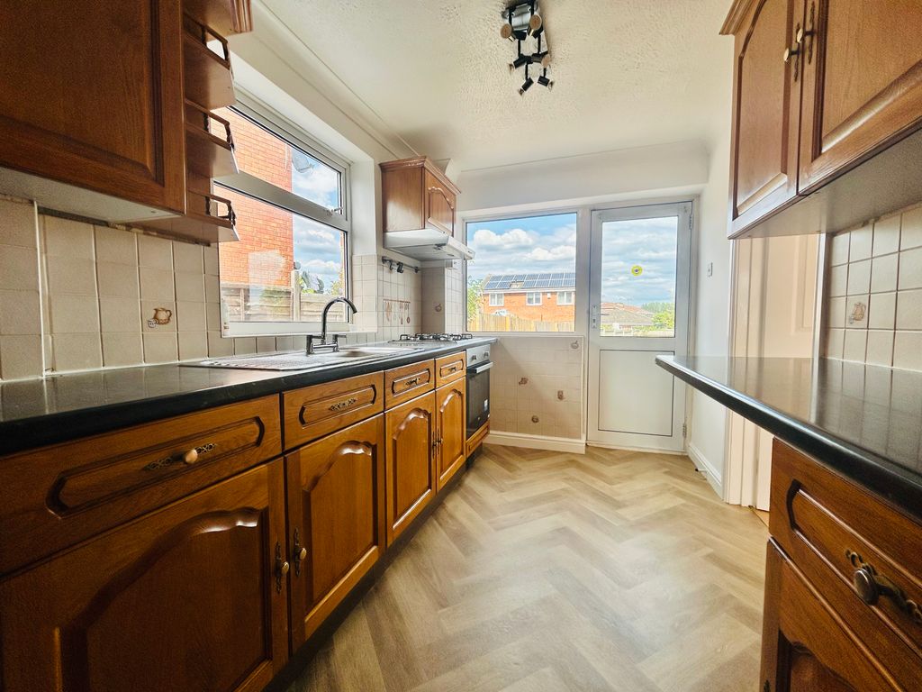 Property photo 2 of 9 Kitchen