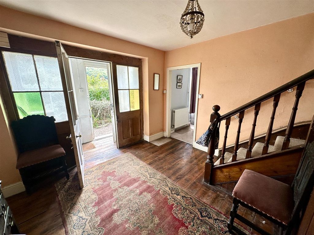 Property photo 2 of 19 Entrance Hall