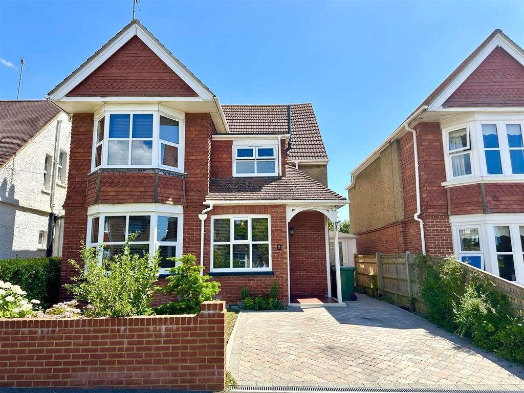 Property photo 1 of 32