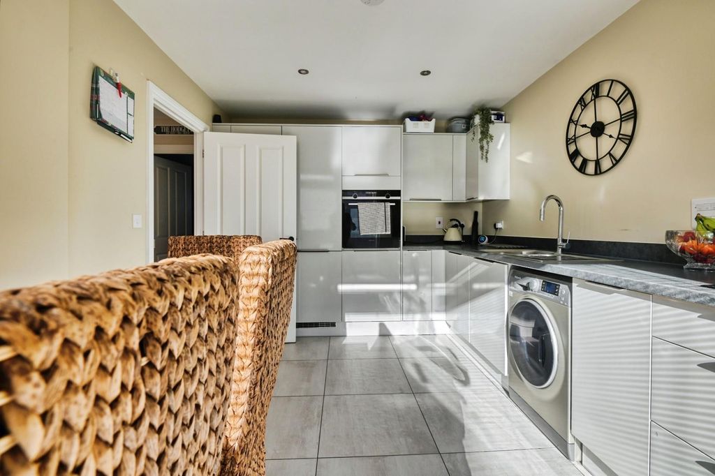 Property photo 3 of 26 42Man14.Jpg