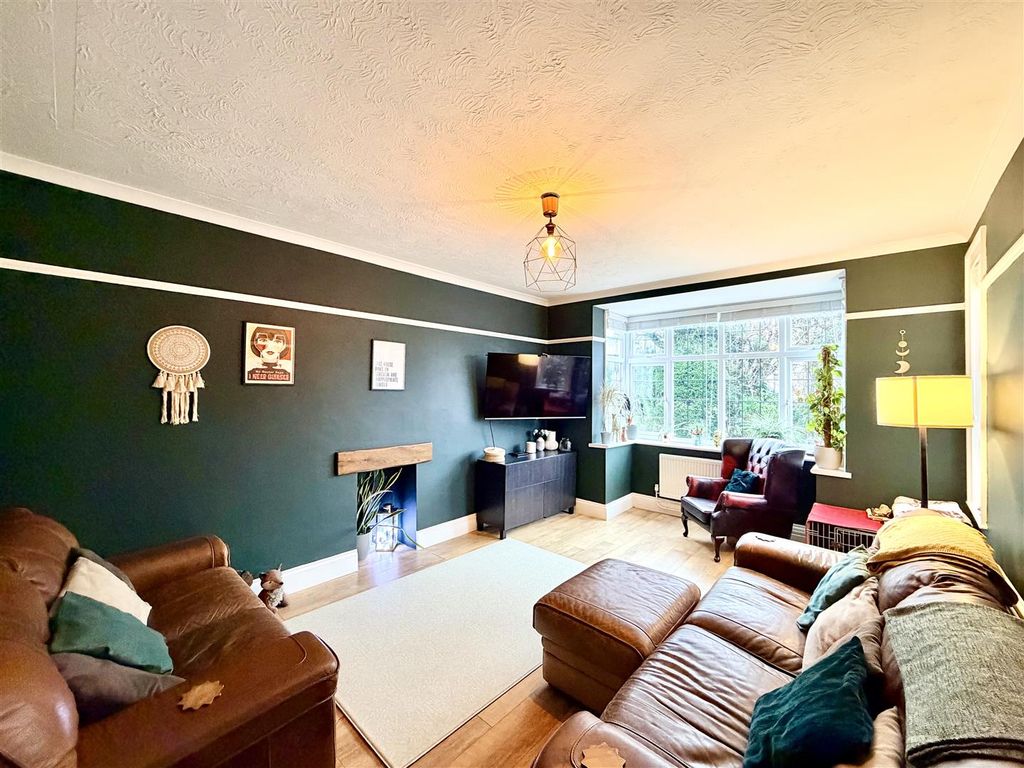 Property photo 2 of 41 Lounge