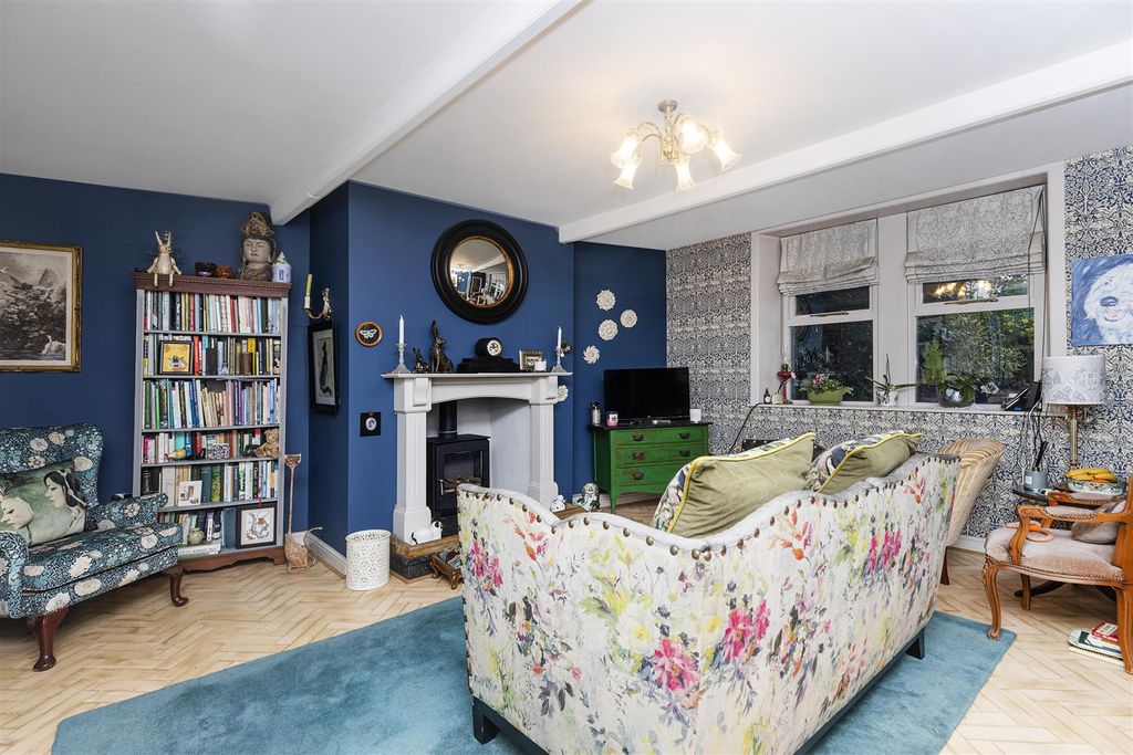 Property photo 2 of 33 Living Room