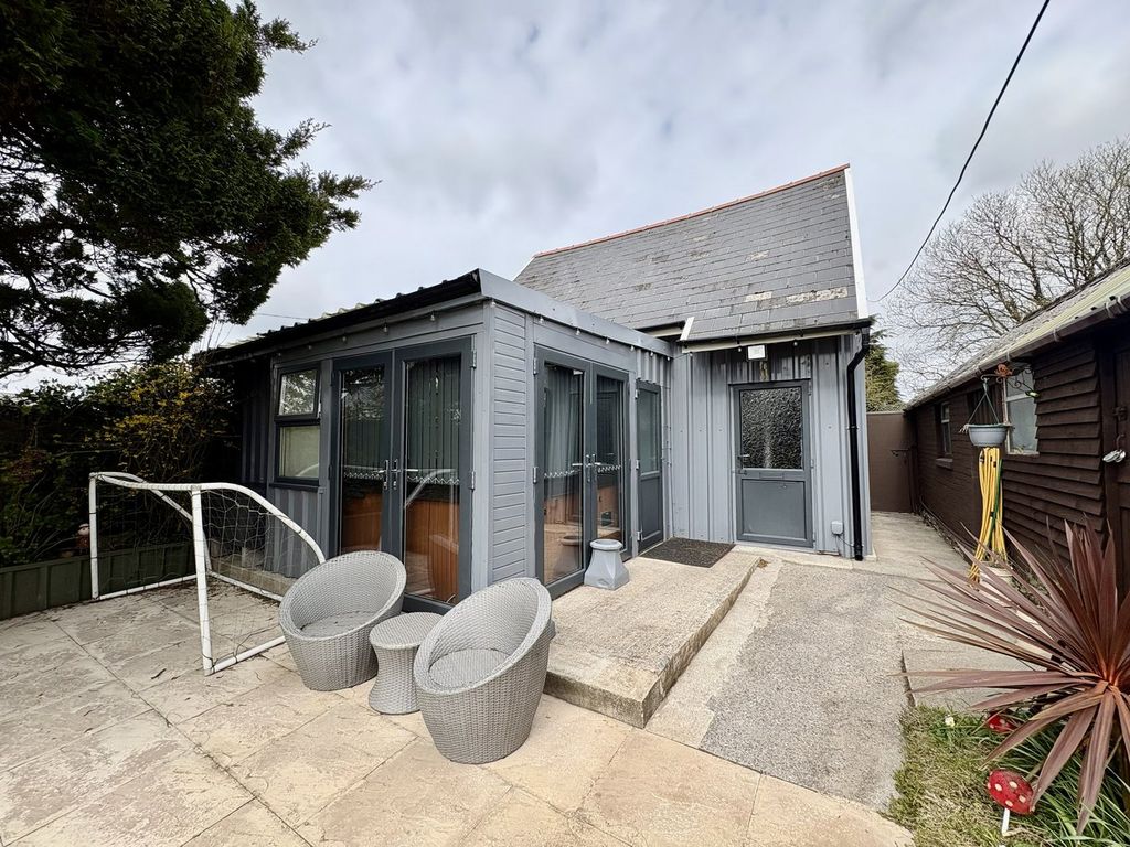 Property photo 3 of 44