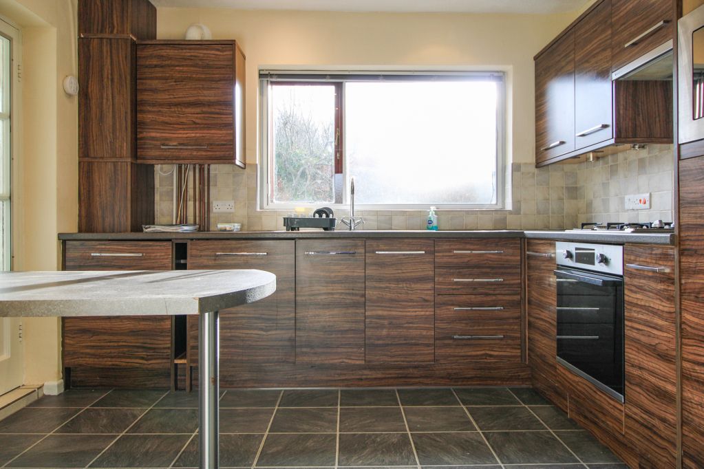 Property photo 3 of 18 Kitchen