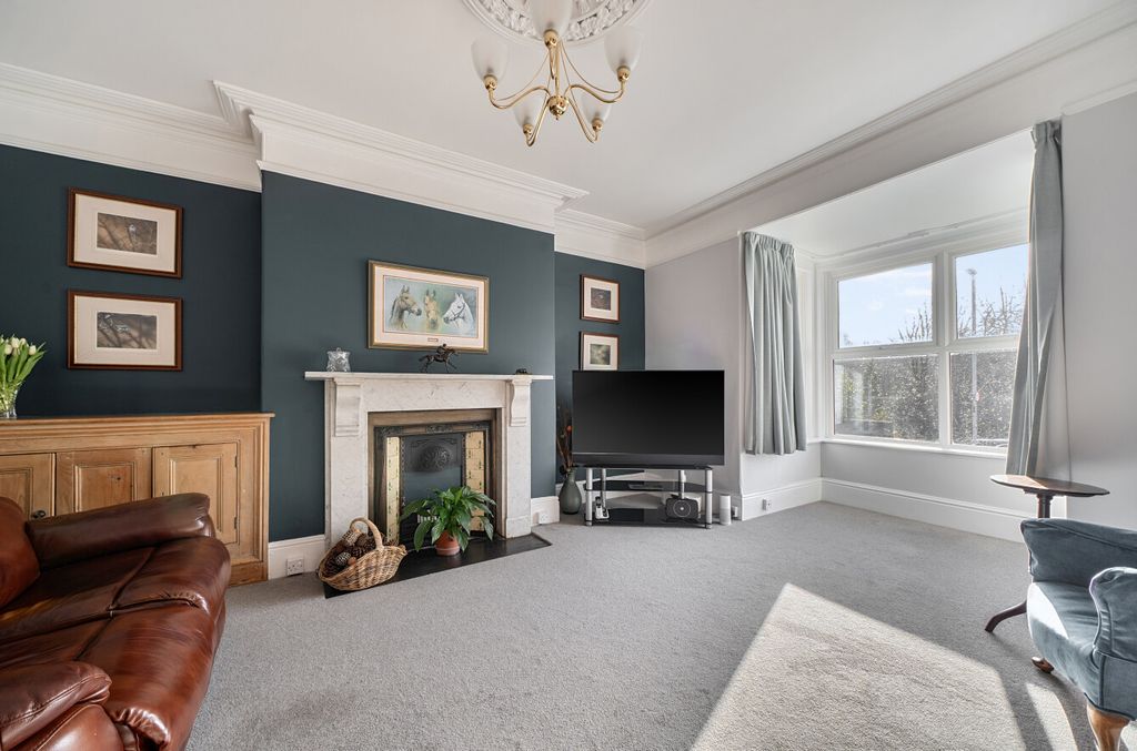 Property photo 2 of 12 1405598-15-69789B...