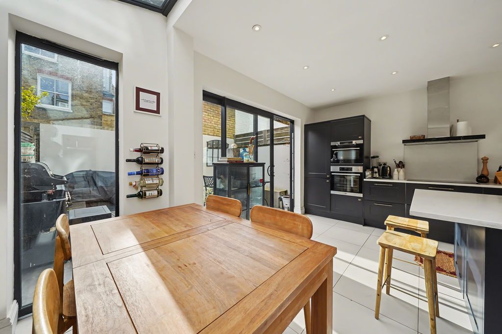 Property photo 3 of 9 Photo 5