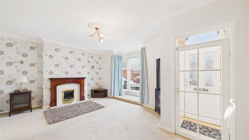 Property photo 2 of 16 Lounge