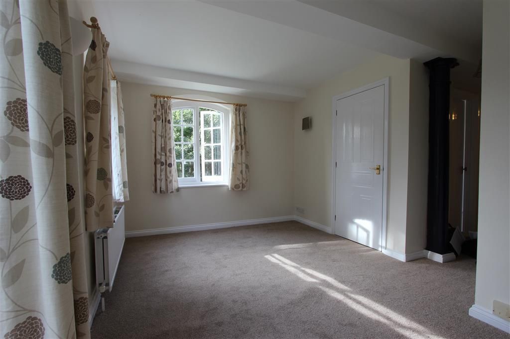 Property photo 3 of 7 Living Room