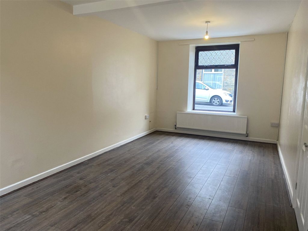 Property photo 2 of 16 Picture No. 03