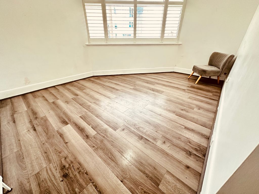 Property photo 3 of 10 Image