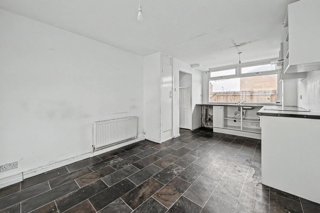Property photo 3 of 18 3 Newbury Way, Billingham, Durham Ts23 3Np