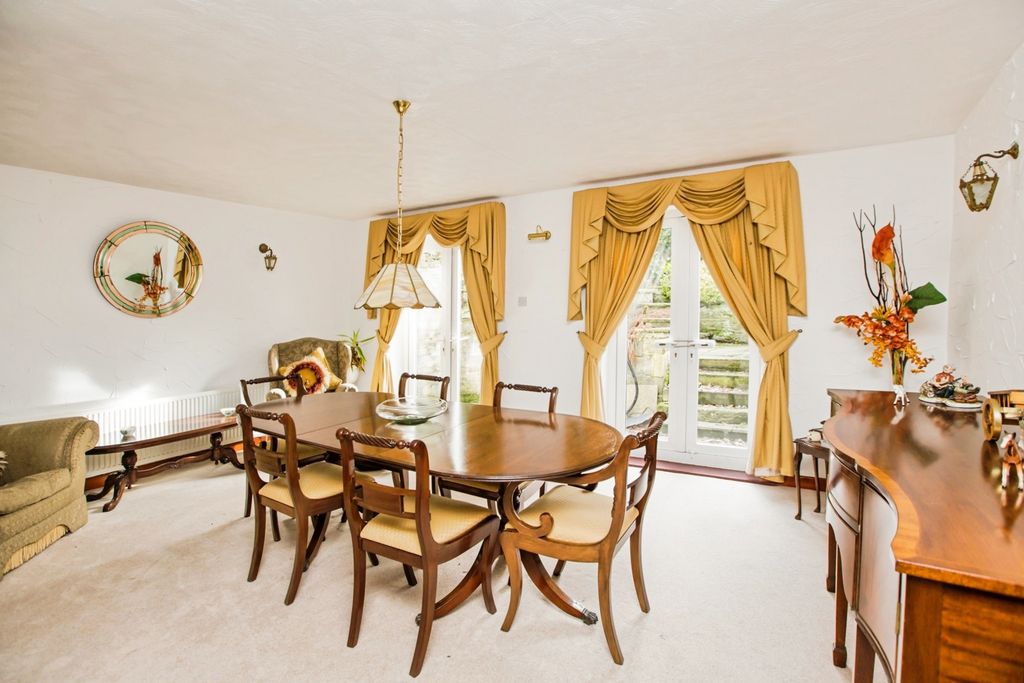 Property photo 3 of 30 Dining Room