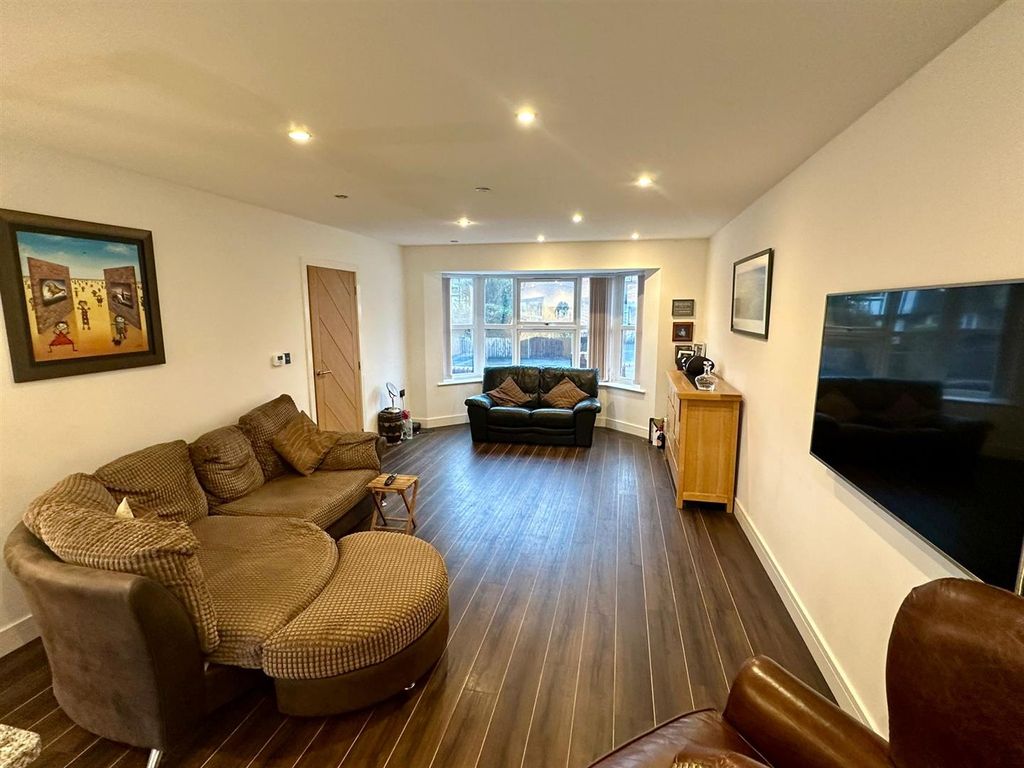 Property photo 2 of 25