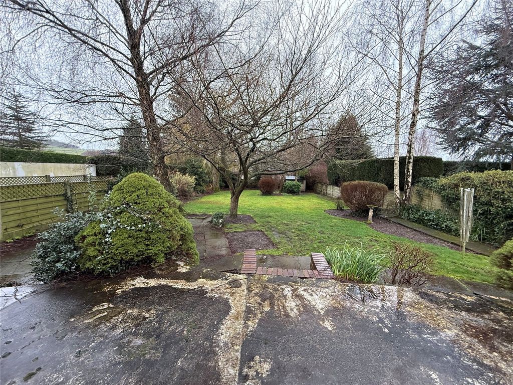 Property photo 3 of 16 Garden