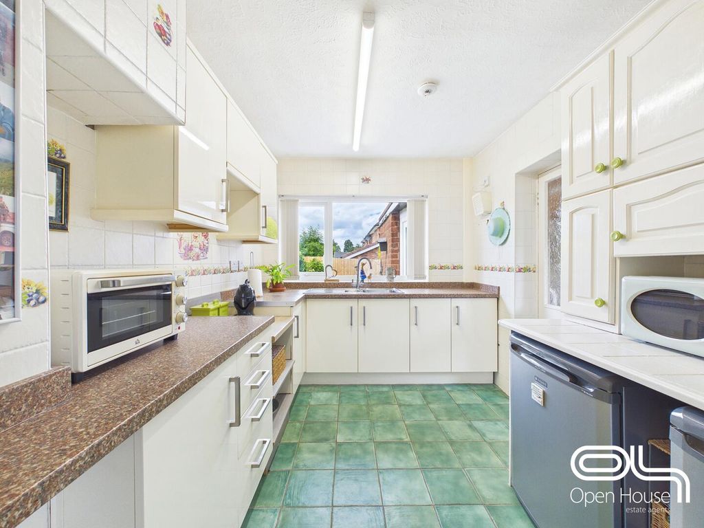 Property photo 3 of 20 Kitchen