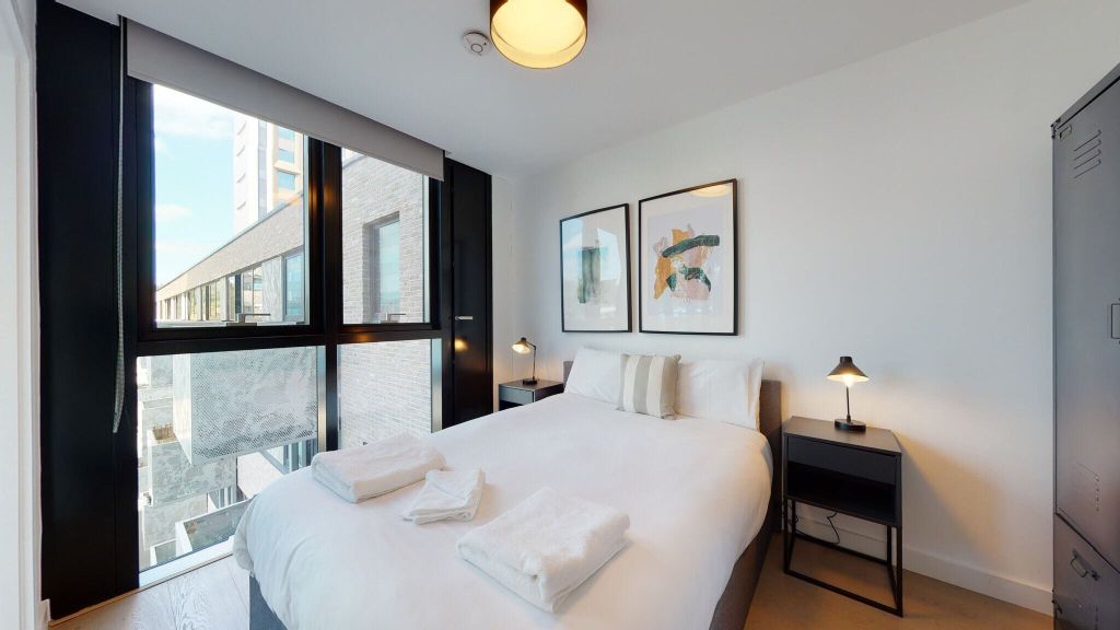 Property photo 3 of 17 Bedroom