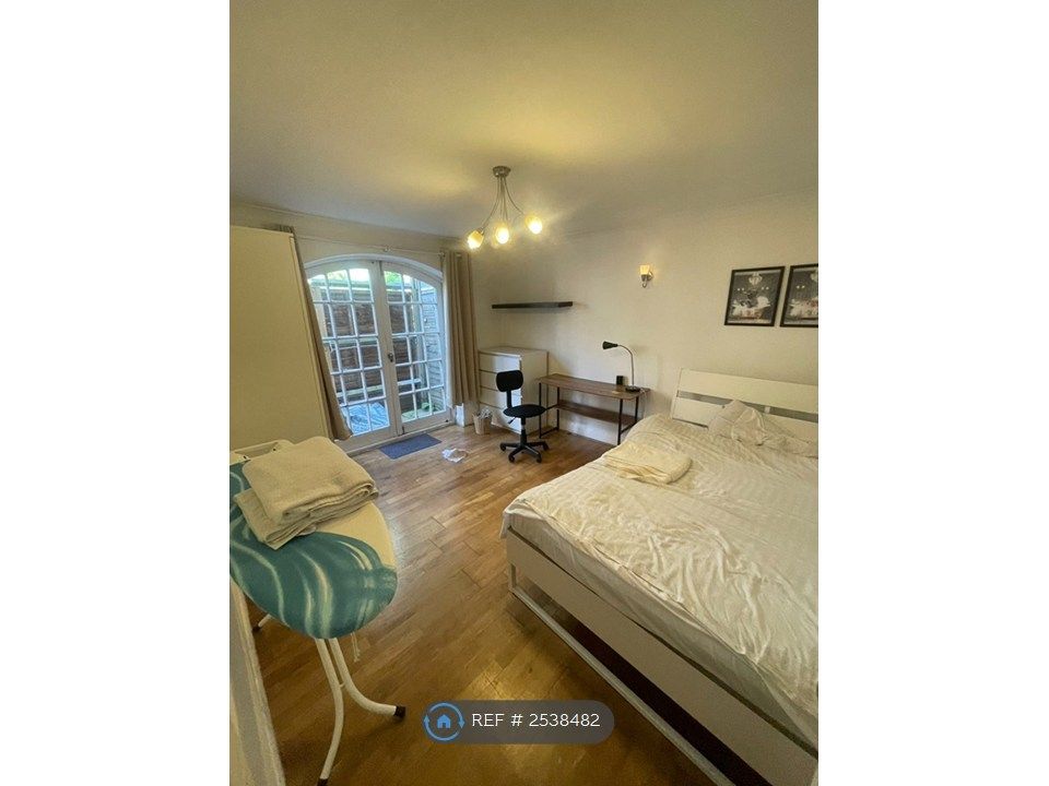 Property photo 1 of 9 Bedroom