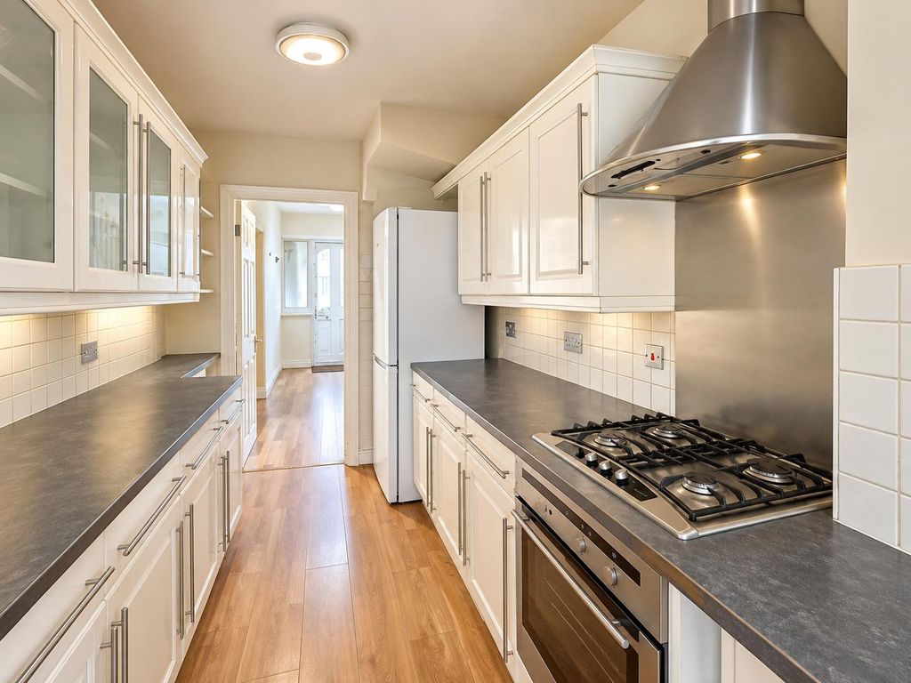 Property photo 3 of 12 Ennismore Avenue, Greenford, Ub6 (2)