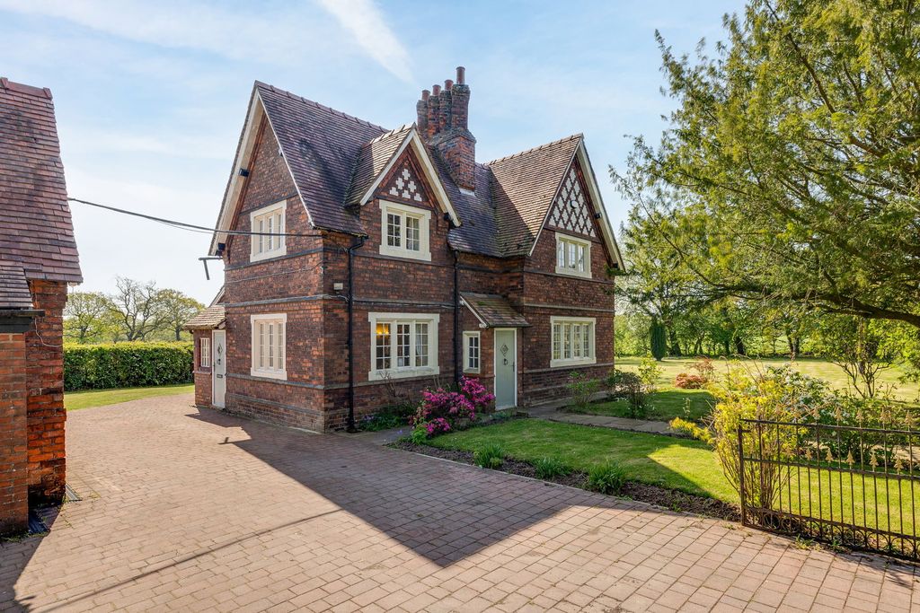 Property photo 2 of 31